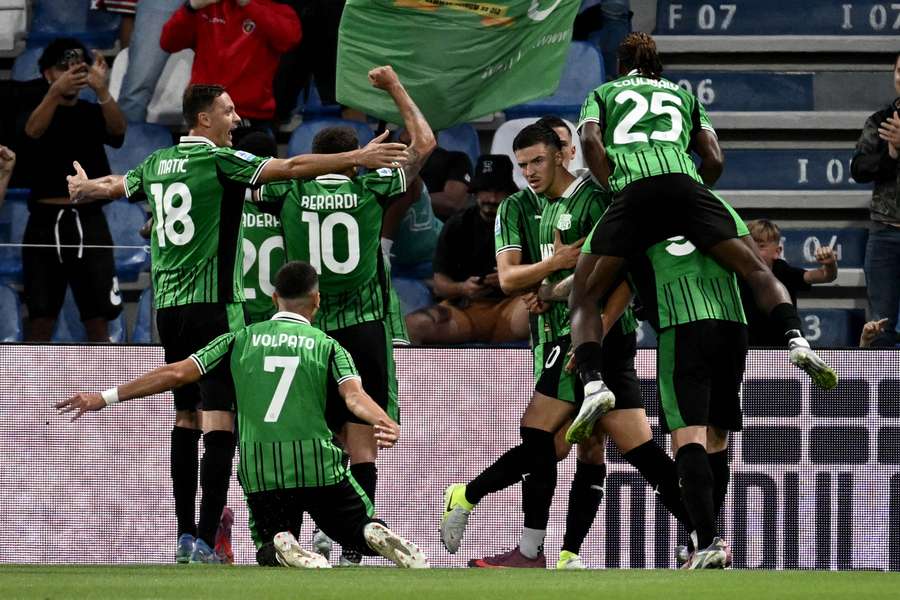 serie a: como extends strong start with thrilling victory over sassuolo, showcasing impressive performance and determination.