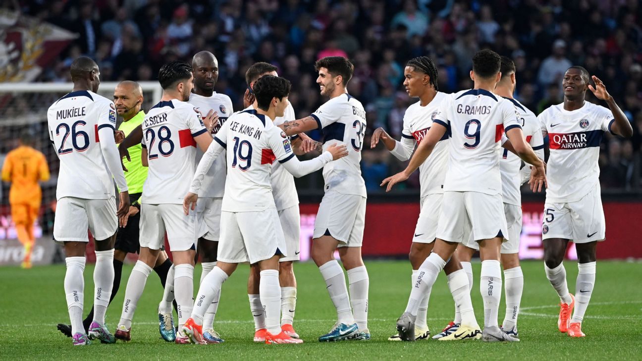 exciting clash between psg and metz supporters intensifies the fierce rivalry, showcasing passionate football fans and unforgettable moments.
