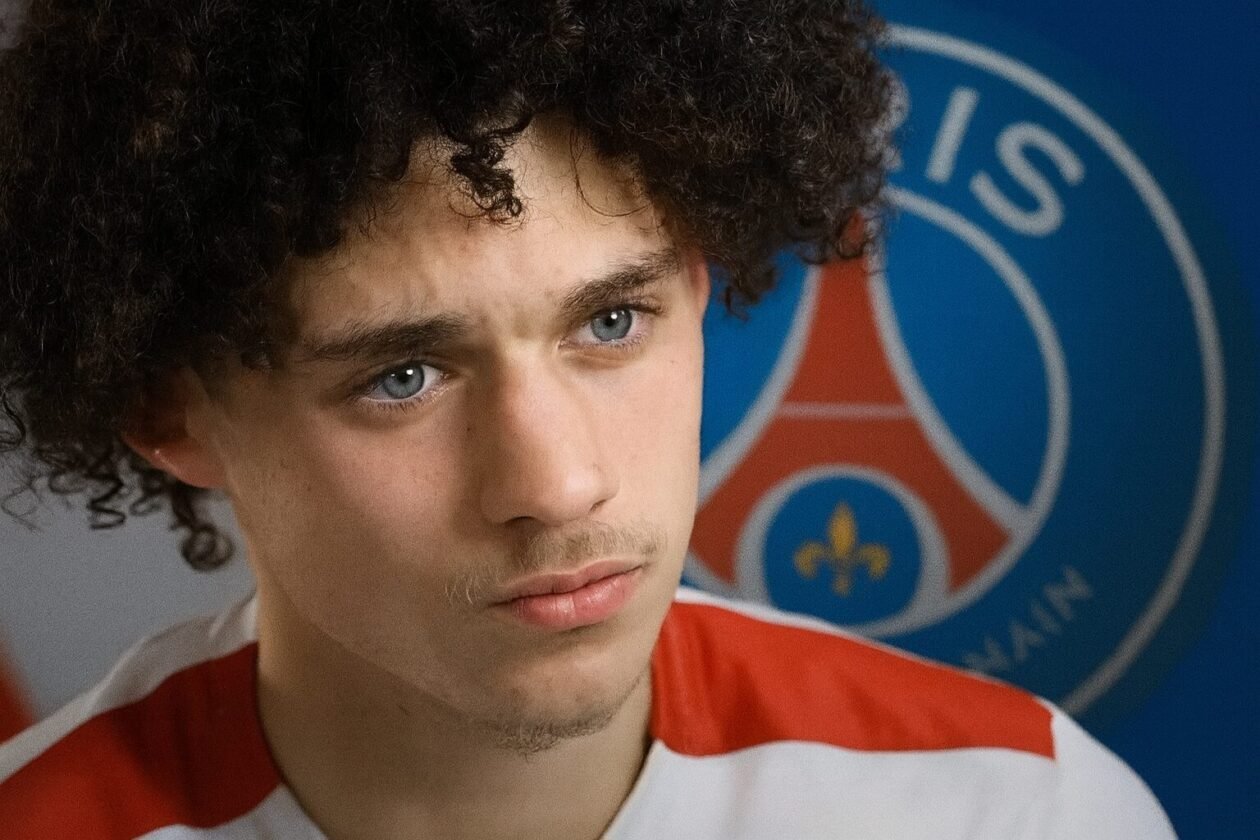 fenerbahçe targets a defensive signing inspired by psg's successful skriniar transfer strategy, aiming to strengthen their squad with a similar marquee acquisition.