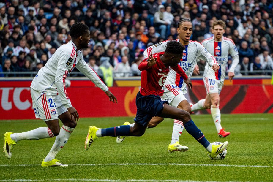 ligue 1: ol defeats lille to equal om in points, intensifying the race at the top of the table.